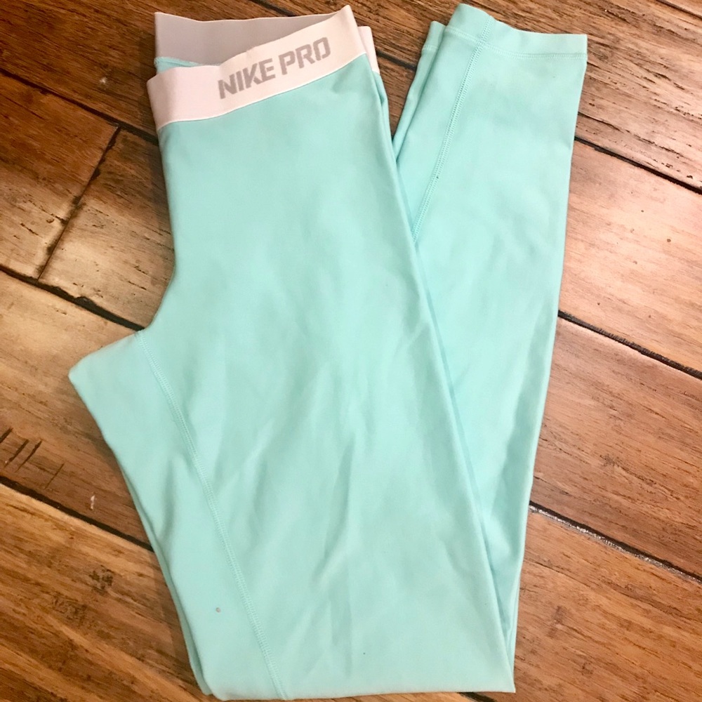 HARD TO FIND! Nike Tiffany Blue leggings. Size M